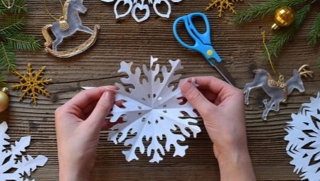 How to make snowflakes from a napkin?