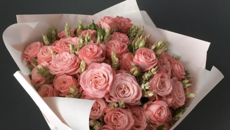 Comment assembler un bouquet de roses ?