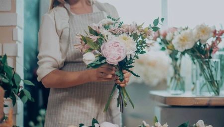 How to assemble a bouquet in a spiral?