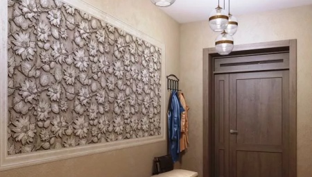 How to decorate a wall in a hallway?