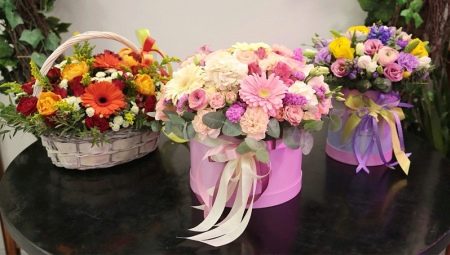 Comment insérer et entretenir des fleurs dans une éponge ?