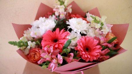 What bouquets for a woman can be made by hand?