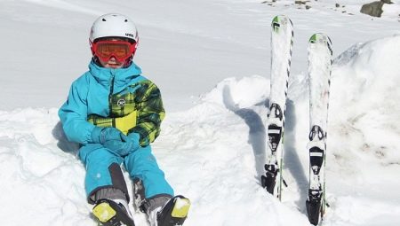 What are children's downhill skiing and how to choose them?