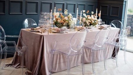 What are the sizes of tablecloths on the table and how to calculate them?