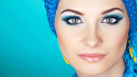 Makeup in blue tones
