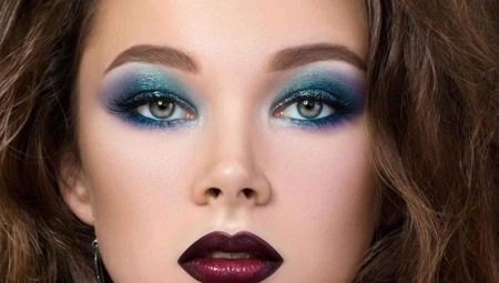 Maquillage dans les tons bleus