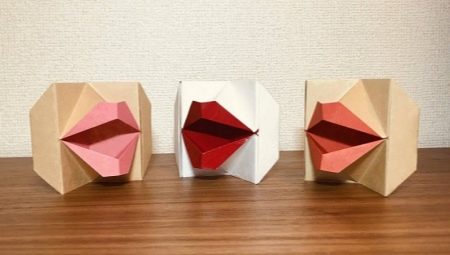 Origami in the form of lips