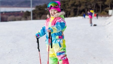Features of children's ski overalls
