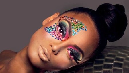 Features of makeup under the eyes