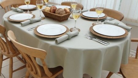 Features of tablecloths on oval tables and their selection