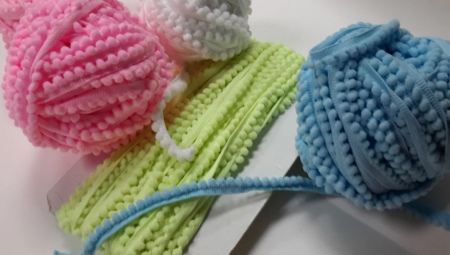 Features of braid with pom-poms