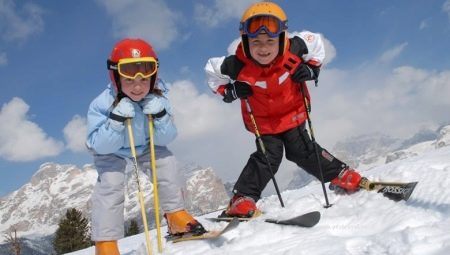 Variétés de skis pour enfants et leur choix