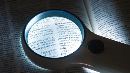 Varieties of reading magnifiers and tips for choosing them