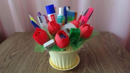 Faire des bouquets de papeterie