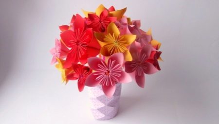 Making bouquets using origami technique
