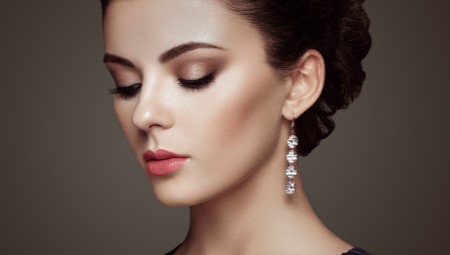 Creating a classic make-up