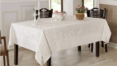 All about white tablecloths