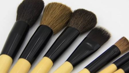 All About Professional Makeup Brushes