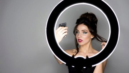 Choosing a Large Selfie Lamp
