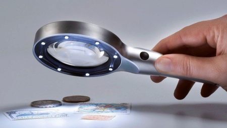Choosing an illuminated magnifier
