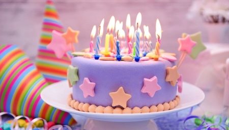 Choosing candles for the cake