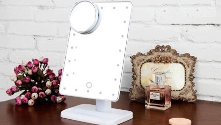 Choosing a backlit makeup mirror