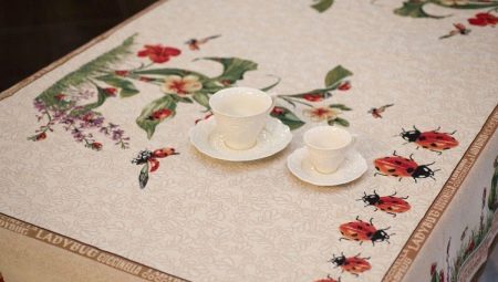 Choosing a tapestry tablecloth and tips for caring for it