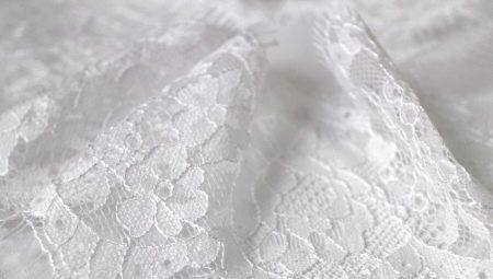 Features of Chantilly lace