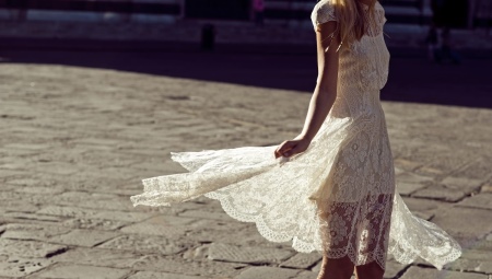 All about white dresses with lace
