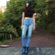 High-waisted jeans