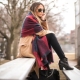 How to tie a stole on a coat beautifully?