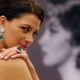 Earrings with emerald