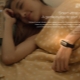 Fitness bracelet with smart alarm
