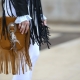 Fringed bag: choices and bold looks