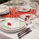 How to properly serve a table in a restaurant?