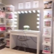 How to Choose a Lighted Makeup Mirror?