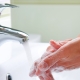 How to wash polyurethane foam from your hands?