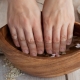 Preparing baths to strengthen nails