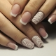 White jacket with a pattern on the nails: original ideas and relevance