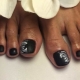 Matte pedicure - non-standard solutions in nail design