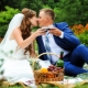 How to make a beautiful wedding photo shoot outdoors?