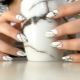How to make a marble manicure with gel polish?