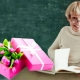 What to give a teacher for a reunion evening?