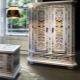 How to decoupage a wardrobe?