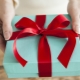 How to choose a gift for a teacher for graduation?