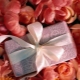 What to give a woman for an anniversary?