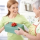 Gifts for mom for anniversary: ​​what can they be and how to choose the right option?