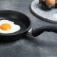 Types and selection of frying pan for scrambled eggs