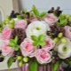 Making flowers from cold porcelain