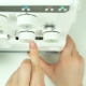 How to thread the overlock?
